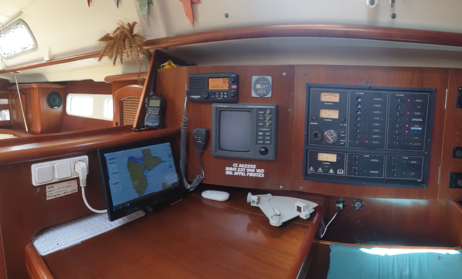 Table à cartes / poste du capitaine